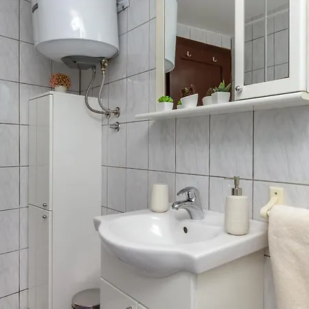 Bernard Old Town Apartment *
