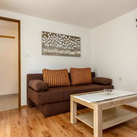 Bernard Old Town Apartment